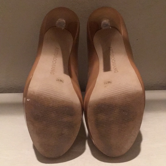 Arturo Chiang Nude Patent Leather Heels - Picture 2 of 6